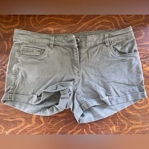 H&M army green shorts size 8